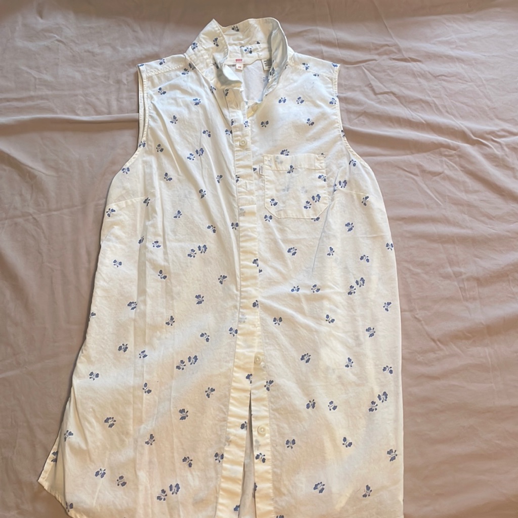 Levi’s Button Down Tank